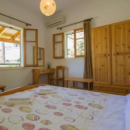 Eritha & Apartment Gaios